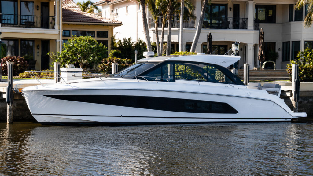 formula boats 380 super sport crossover dockside luxury profile 04