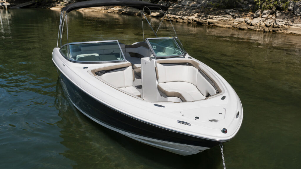 formula boats bowrider 270 bowrider bow lounge angle 06