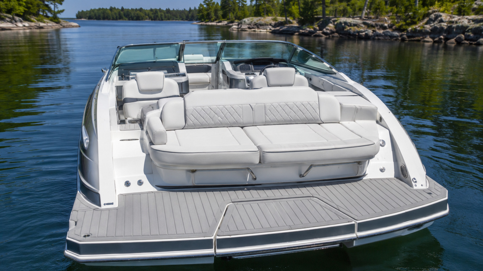 formula boats bowrider 290 bowrider stern swim platform angle 09