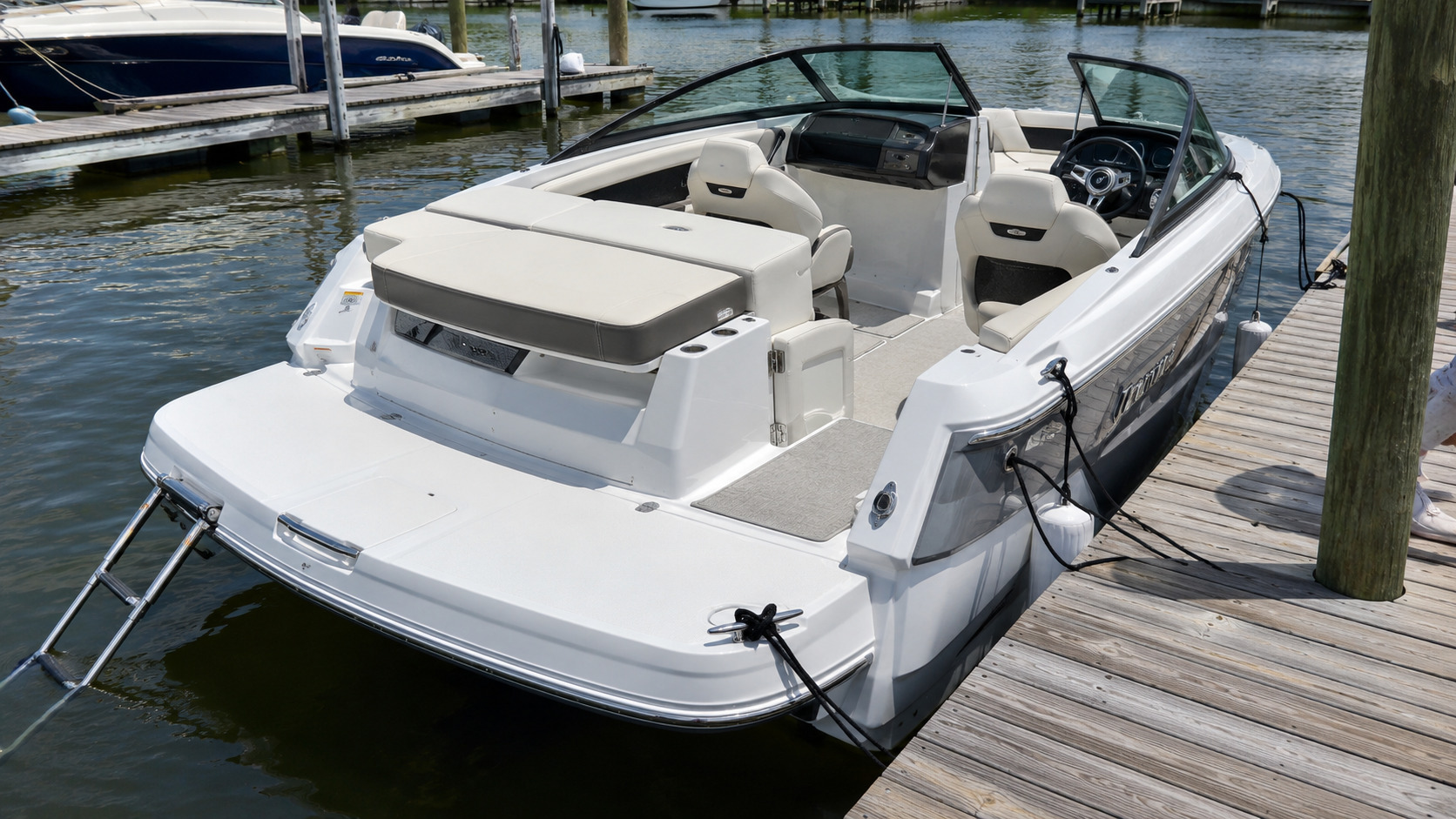 four winns freedom series stern quarter dockside 18