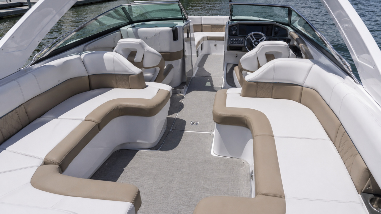 four winns h4 ob cockpit seating 07