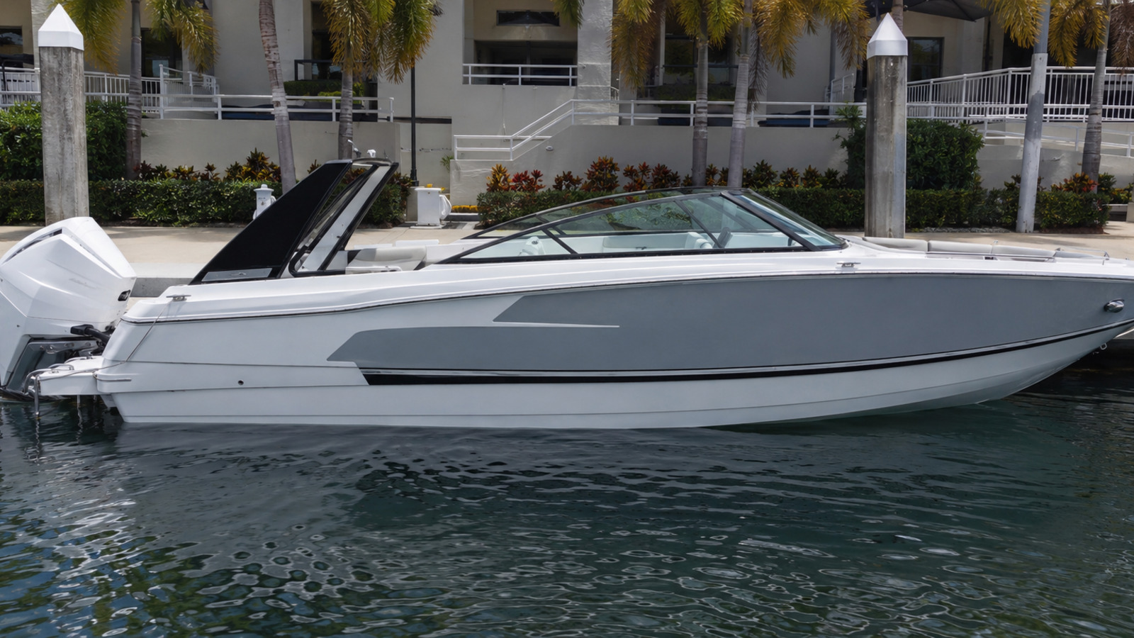 four winns h4 ob dockside profile 04