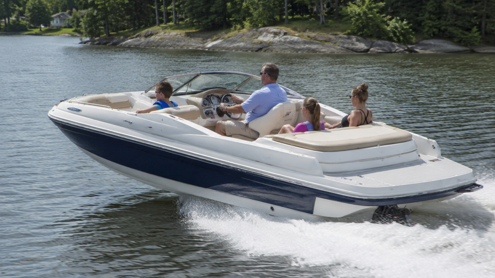 four winns hd series hd2 family cruising lifestyle 10.jpg