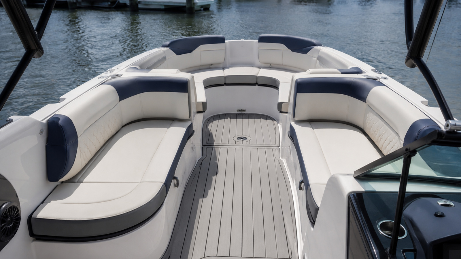 four winns hd series hd2 ob social seating detail 24