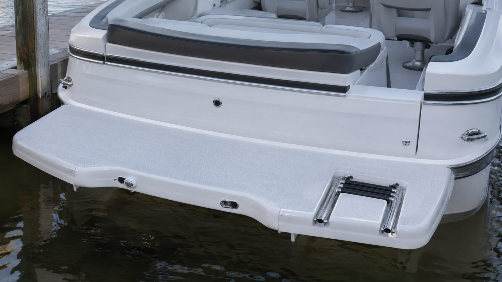 four winns hd series hd2 transom platform detail 18