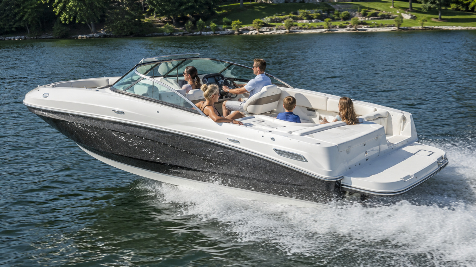 four winns hd series hd3 hero exterior underway 01
