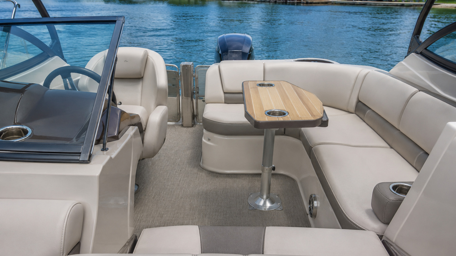 four winns hd series hd8 ob cockpit social seating 07