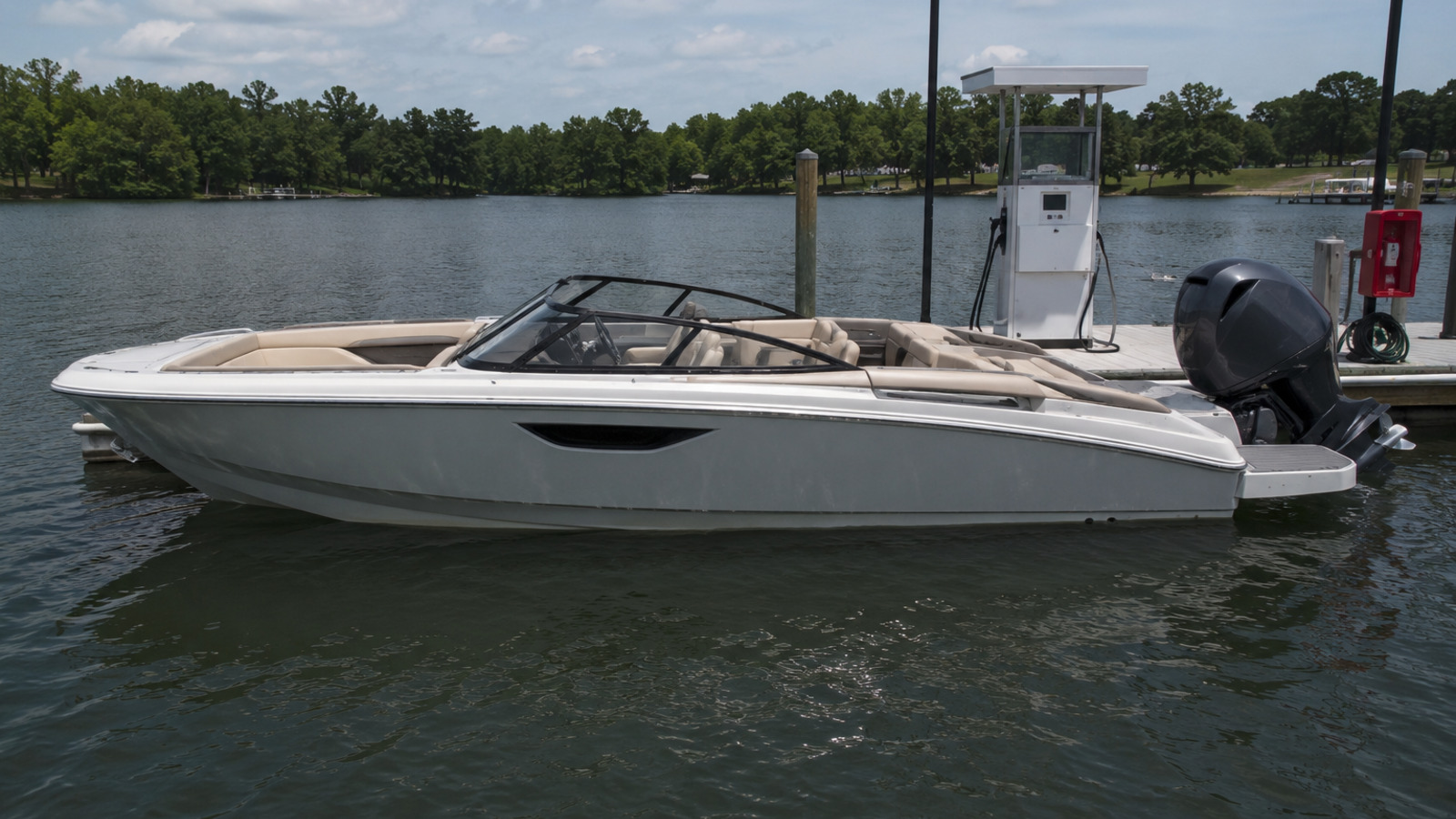 four winns hd series hd8 ob fuel dock profile 21