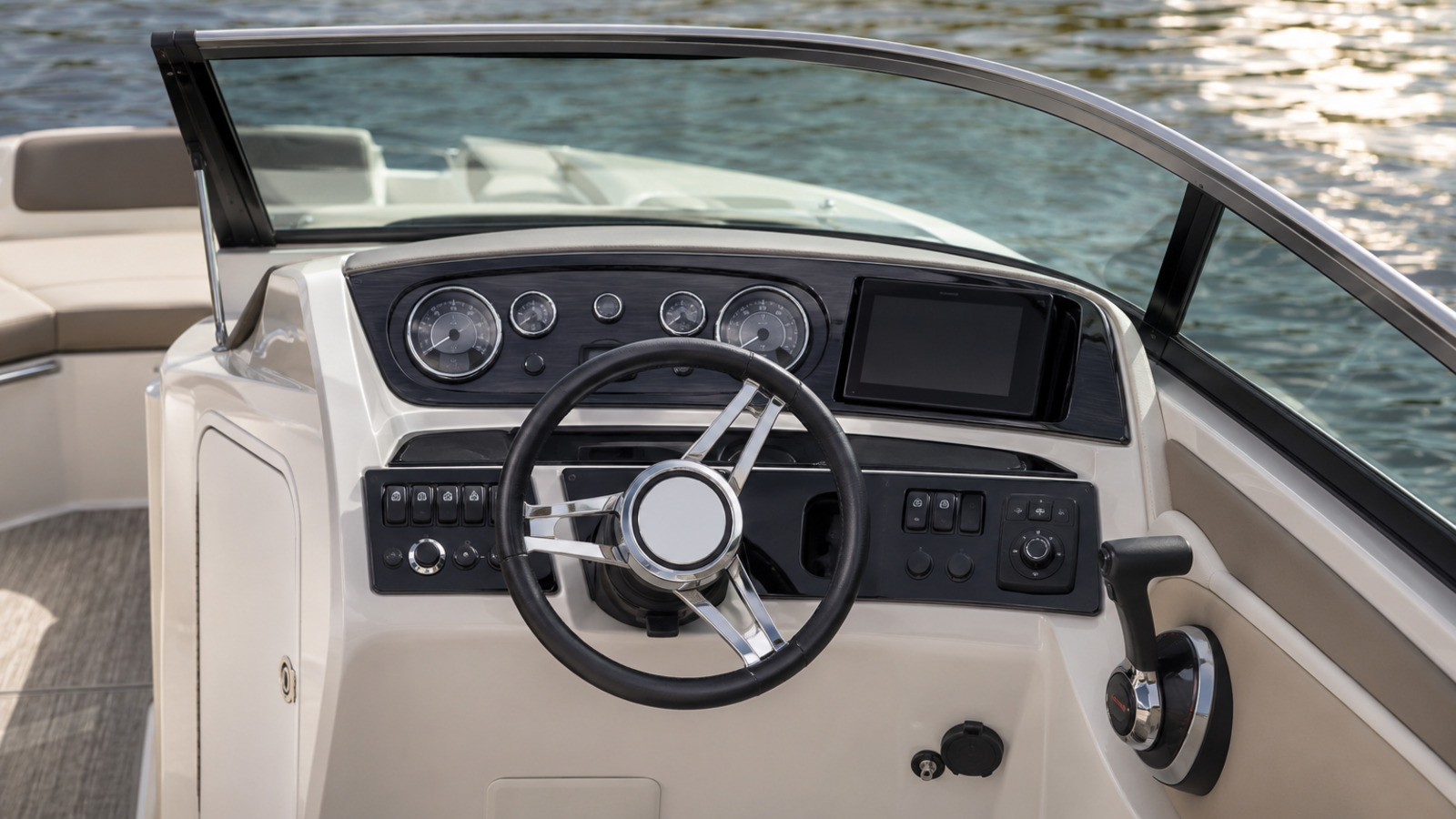 four winns hd series hd8 ob helm detail 08