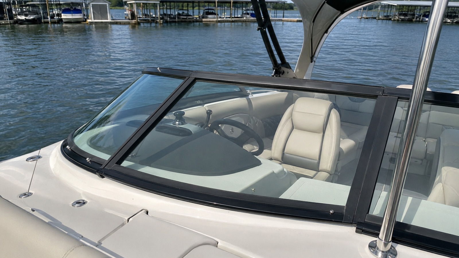 four winns hd series hd8 ob windshield detail 23