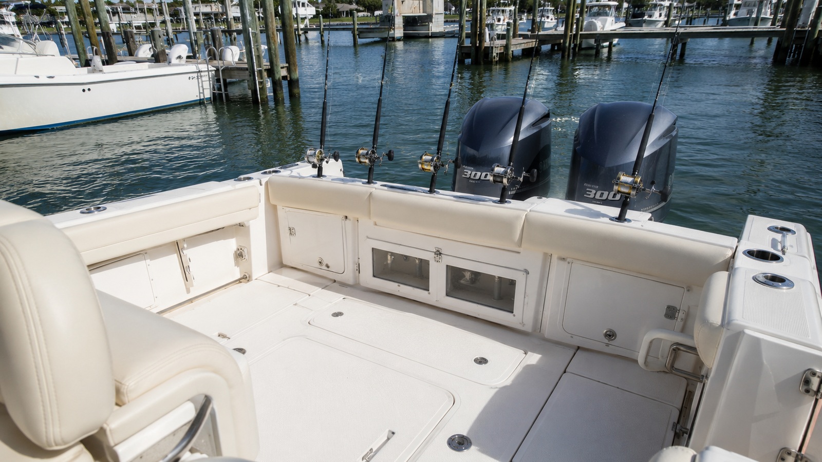 grady white canyon series canyon 266 stern fishing cockpit 07