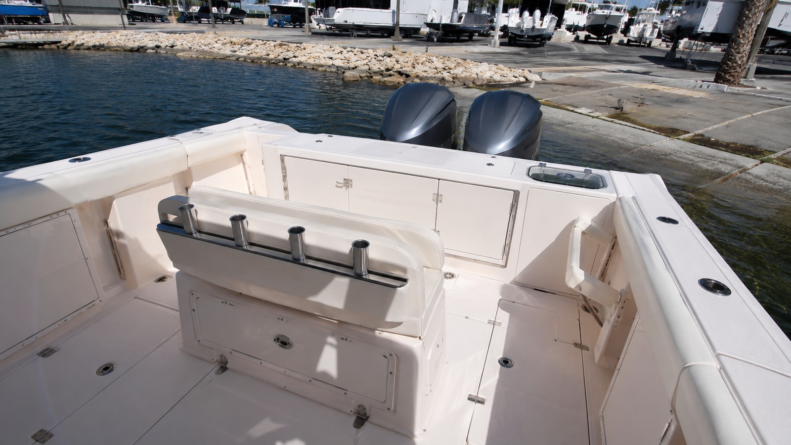 grady white canyon series canyon 306 stern fishing cockpit 07