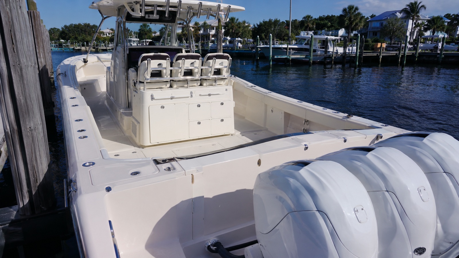 grady white canyon series canyon 386 stern fishing cockpit 07
