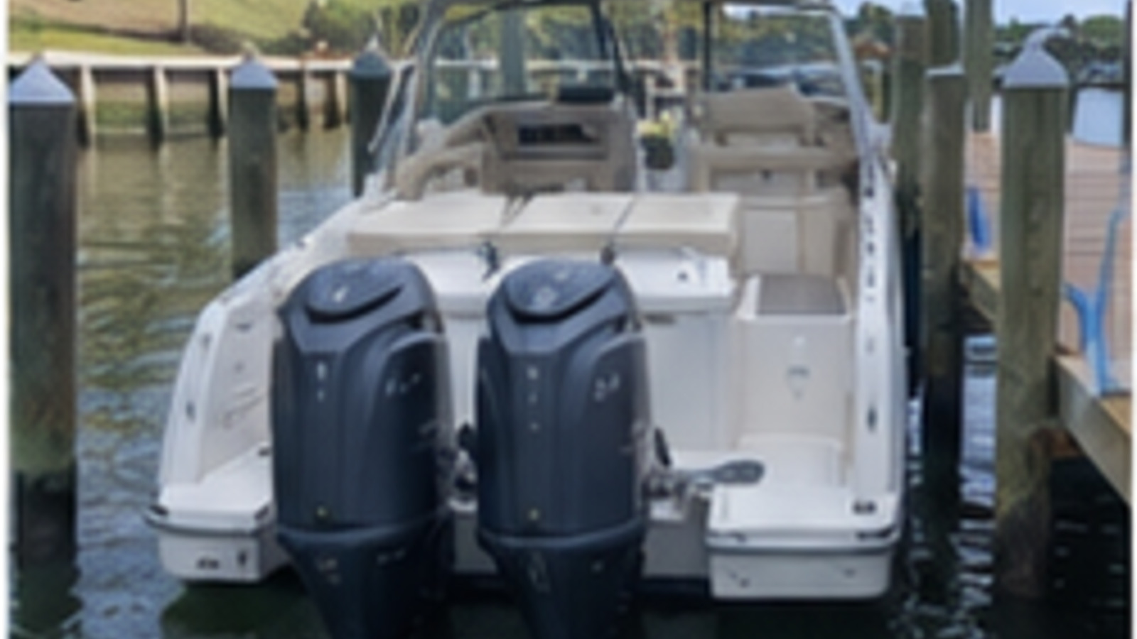 grady white freedom series freedom 325 starboard dockside stern 19