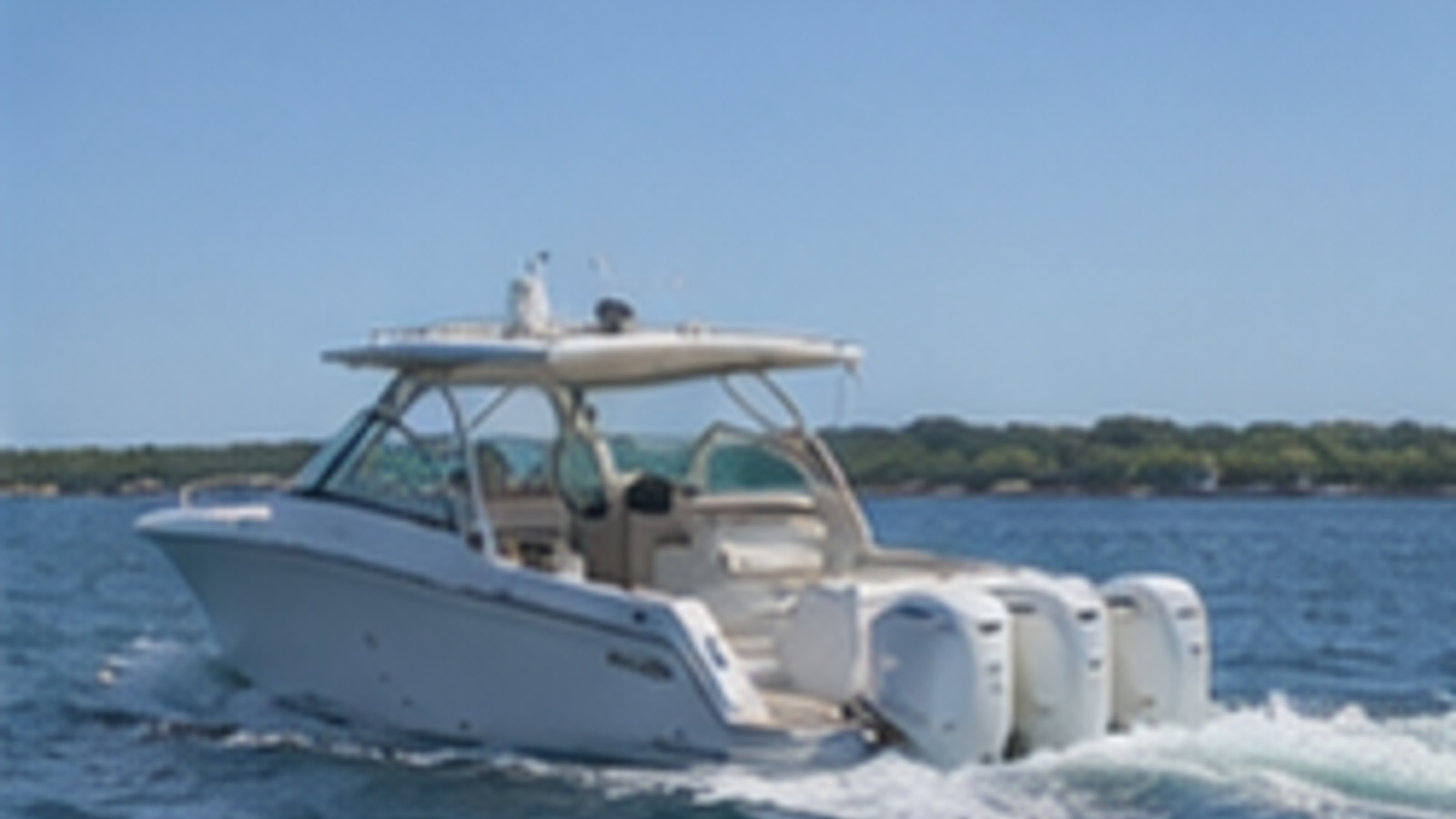 grady white freedom series freedom 415 premium exterior hero 25