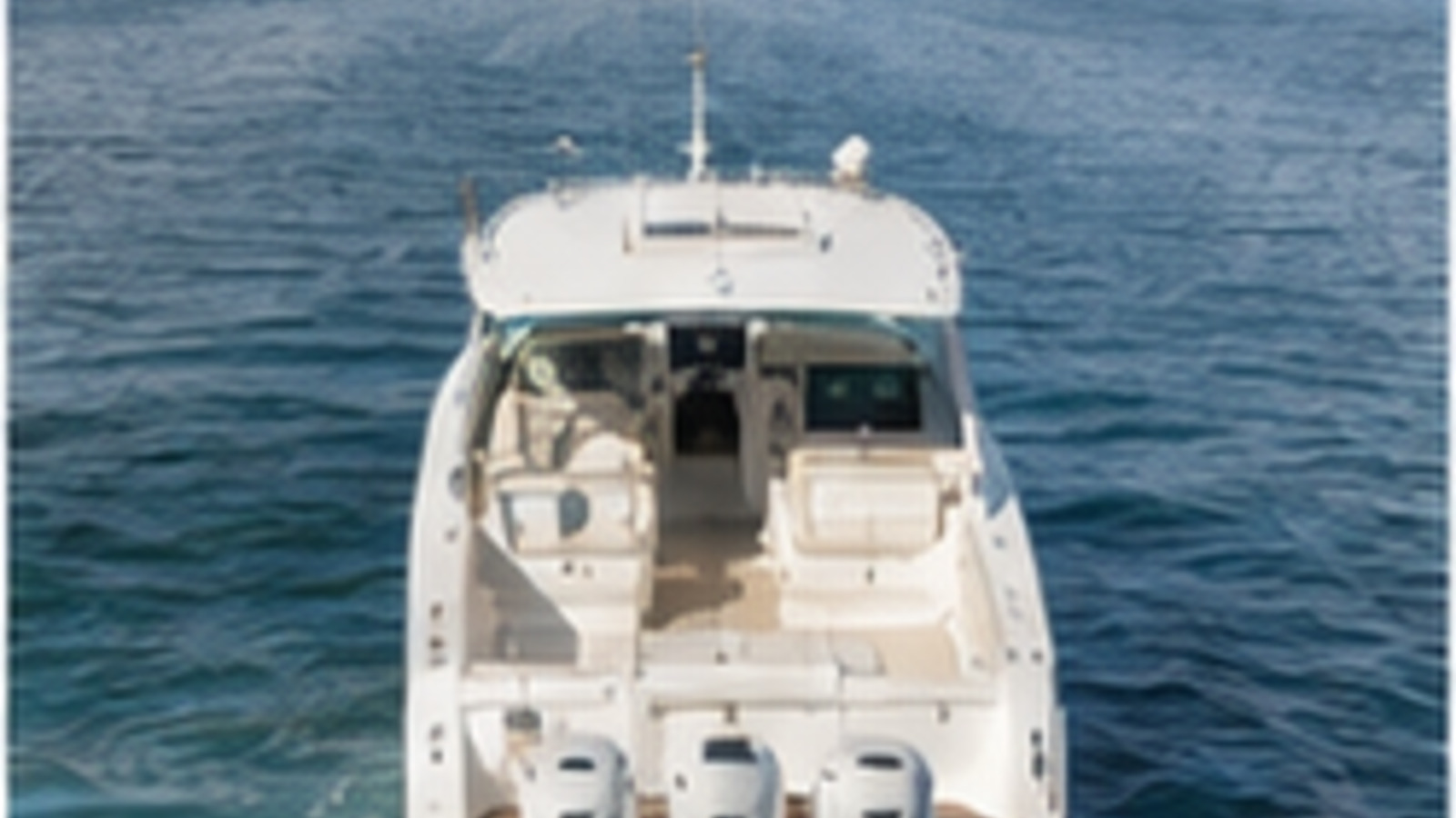 grady white freedom series freedom 415 transom platform detail 23.jpg