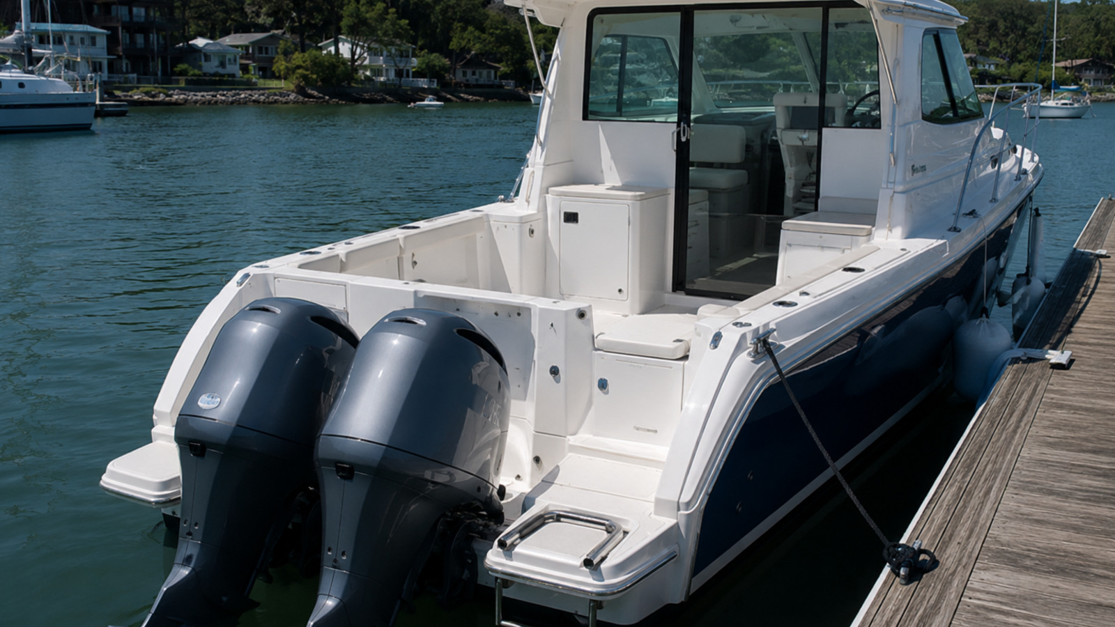 grady white walkaround cabins marlin 300 stern boarding angle 11
