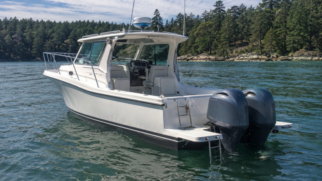 grady white walkaround cabins marlin 300 transom platform quiet water 21