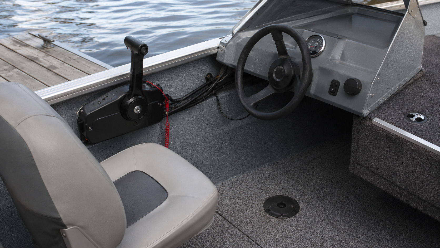 lund 1400 fury helm detail 10