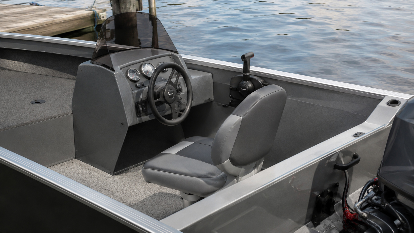 lund 1600 fury helm detail 10
