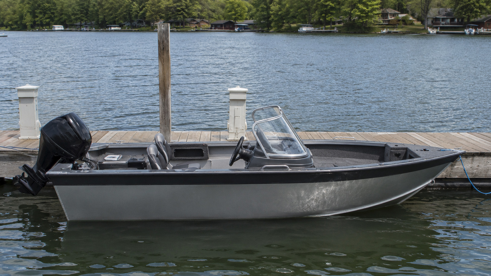 lund 1650 rebel xl dockside profile 04