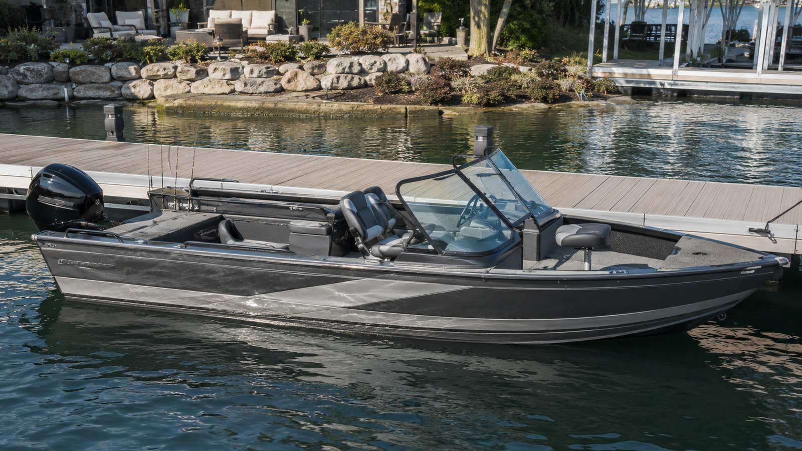 lund 1875 crossover xs dockside profile 04
