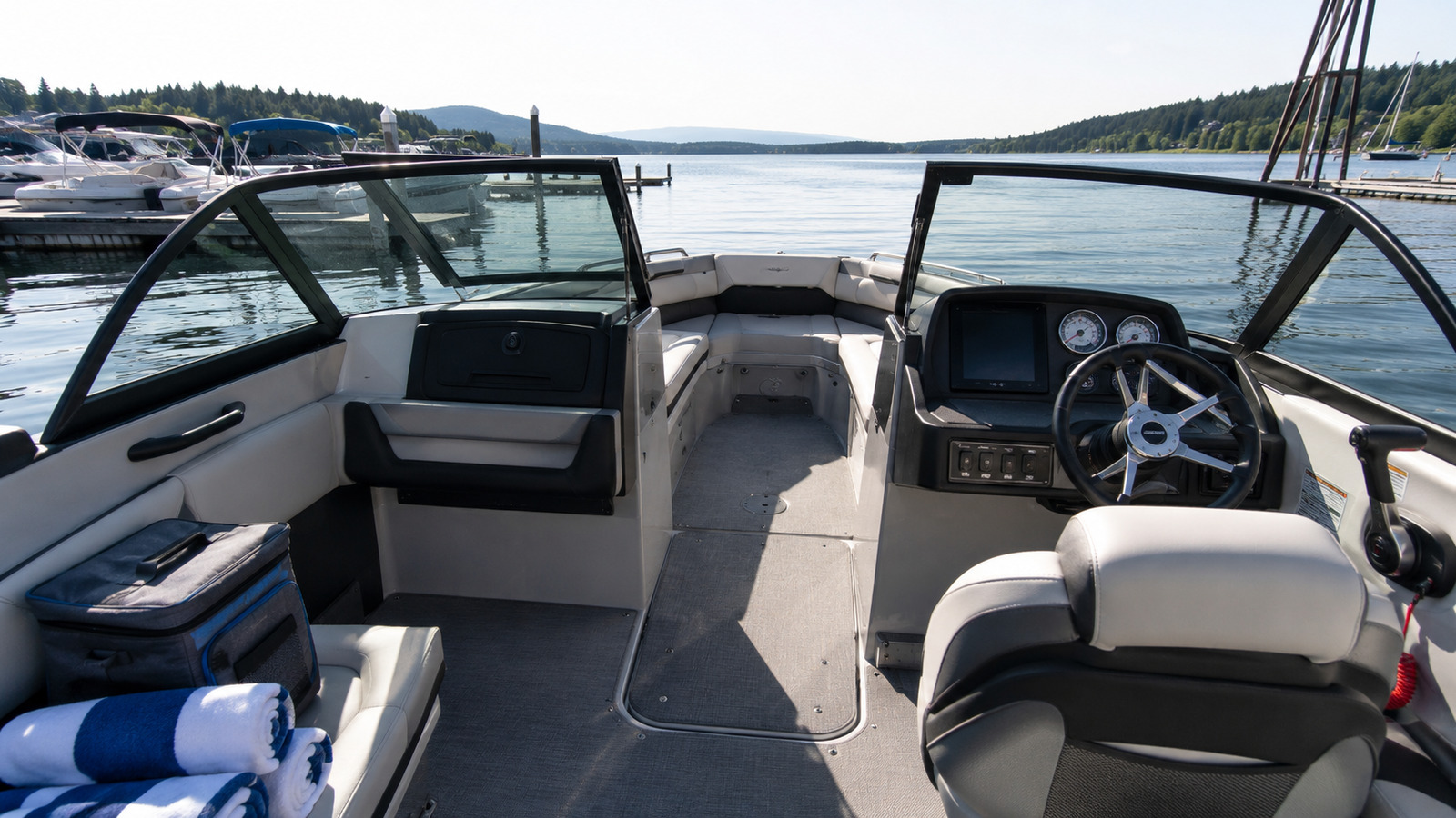 lund 189 tyee gl cockpit entertaining angle 07