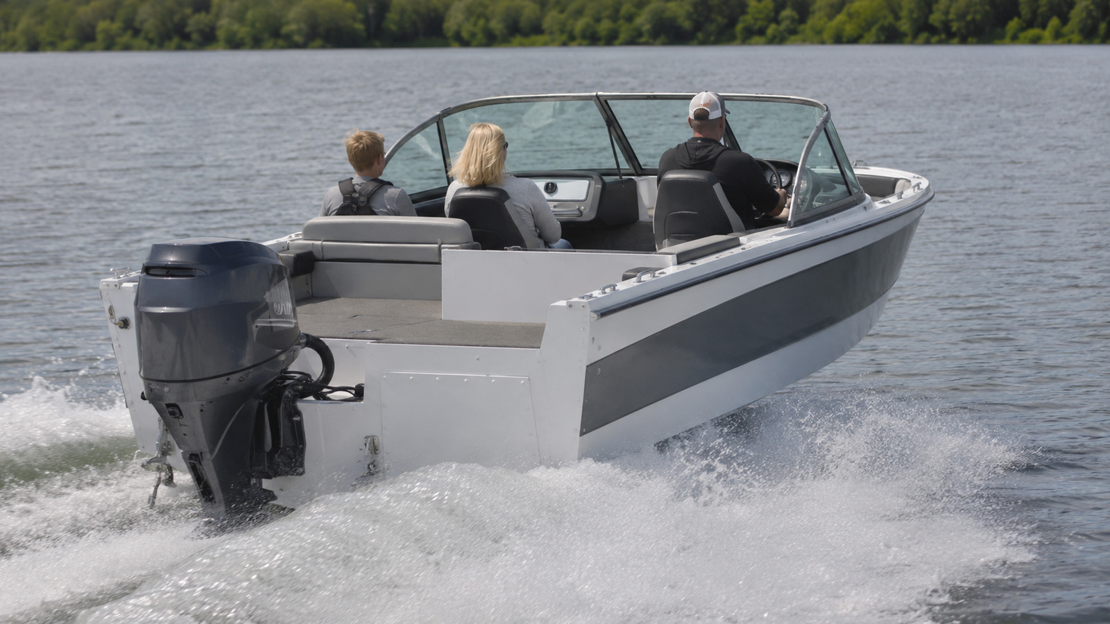lund 189 tyee gl rear quarter running 03