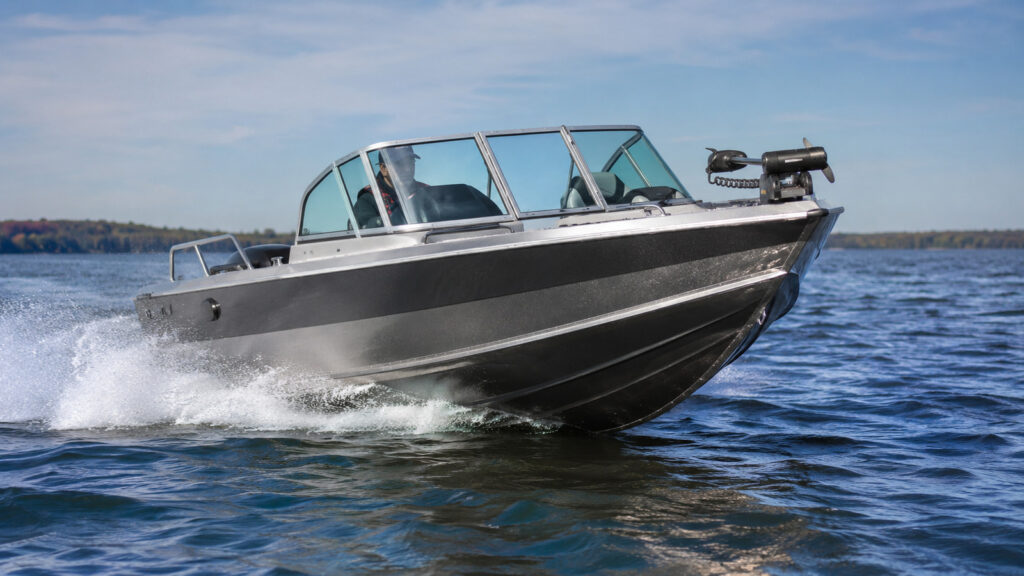 lund 2275 baron hero underway 01