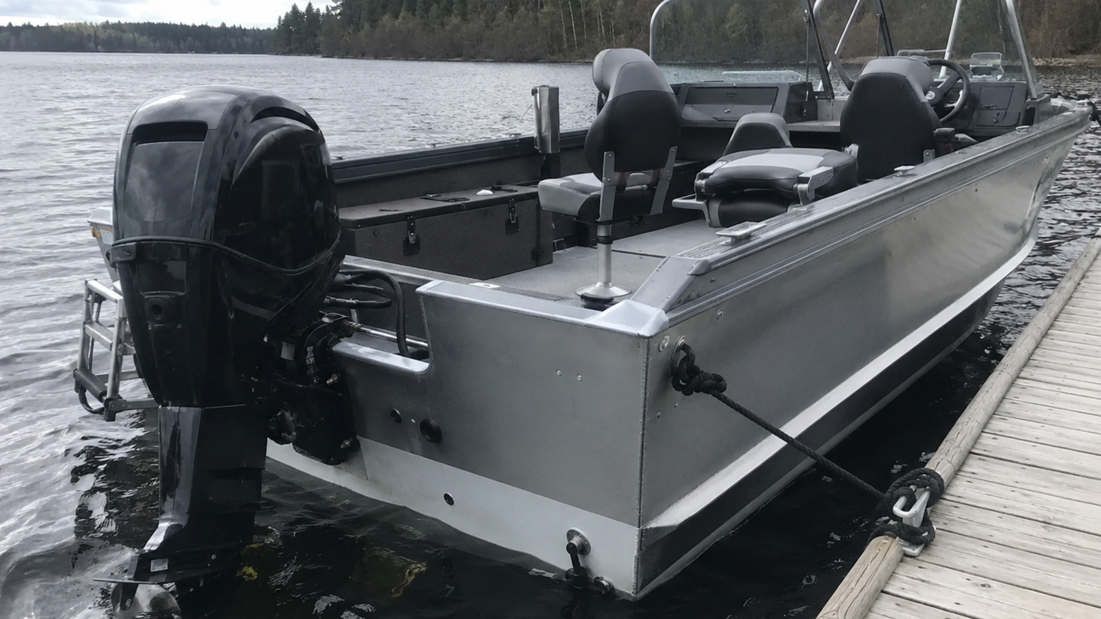 lund alaskan 1675 alaskan stern quarter dock 21
