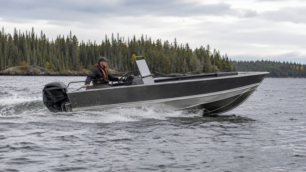 lund alaskan 1875 alaskan hero underway 01