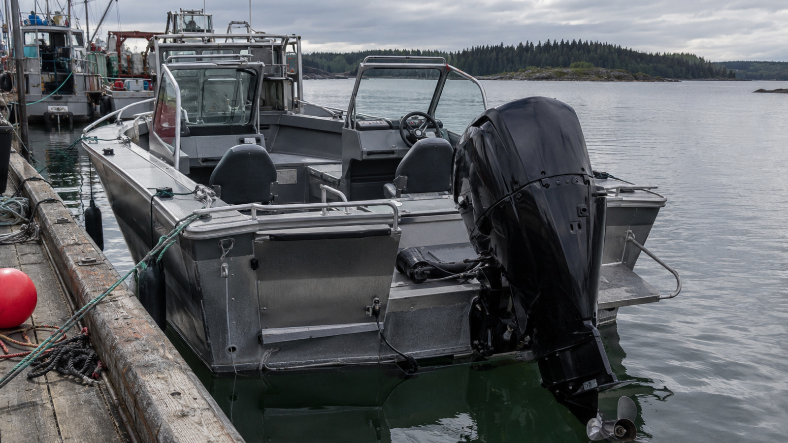 lund alaskan 1875 alaskan stern quarter dock 21