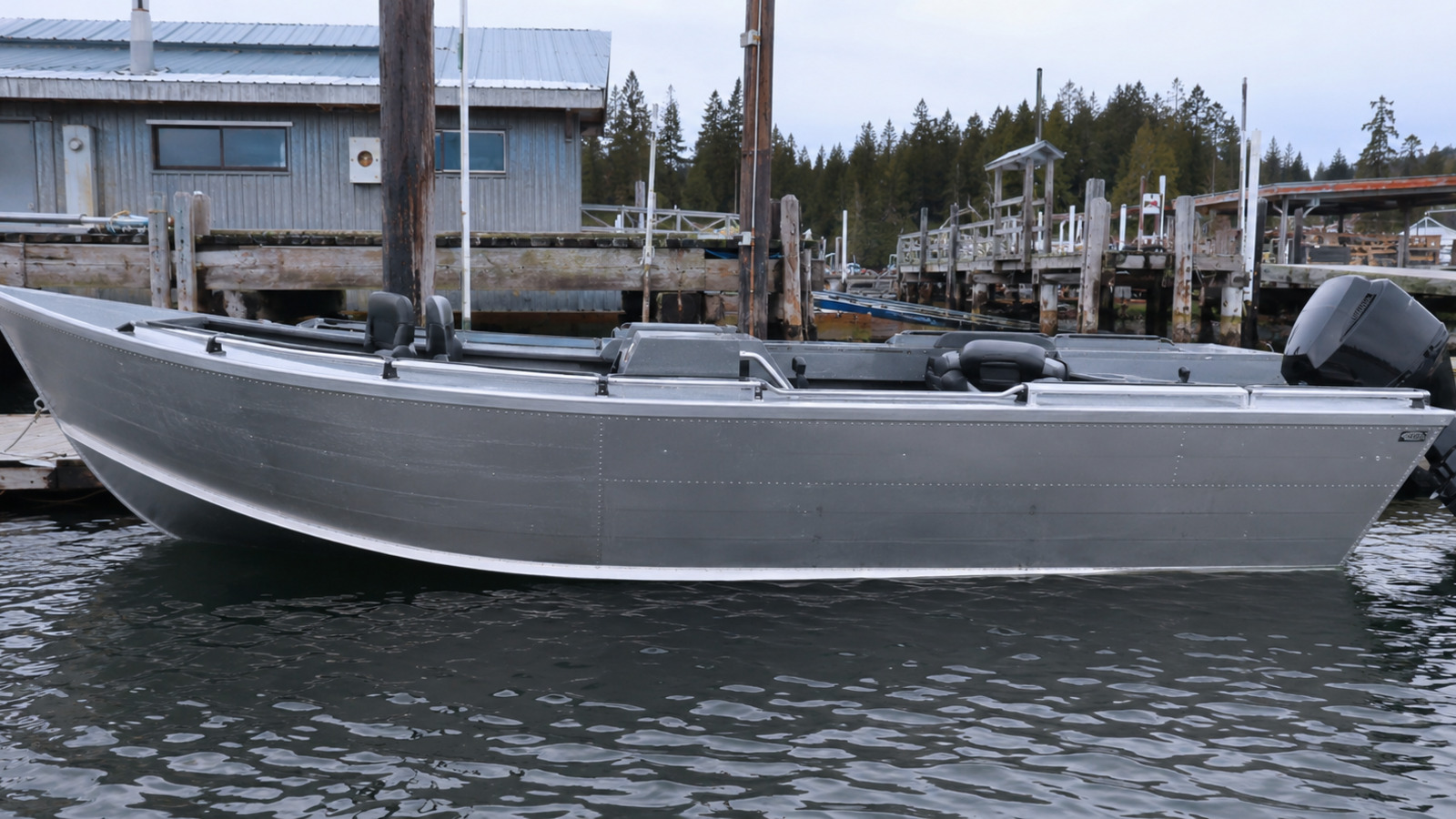 lund alaskan 2075 alaskan dockside profile 04