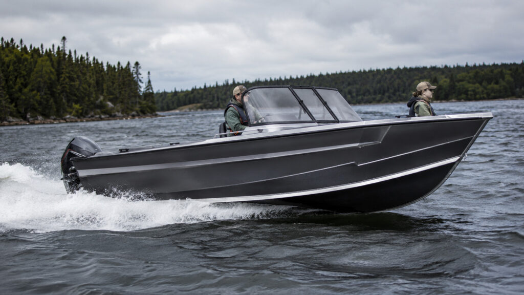 lund alaskan 2075 alaskan hero underway 01