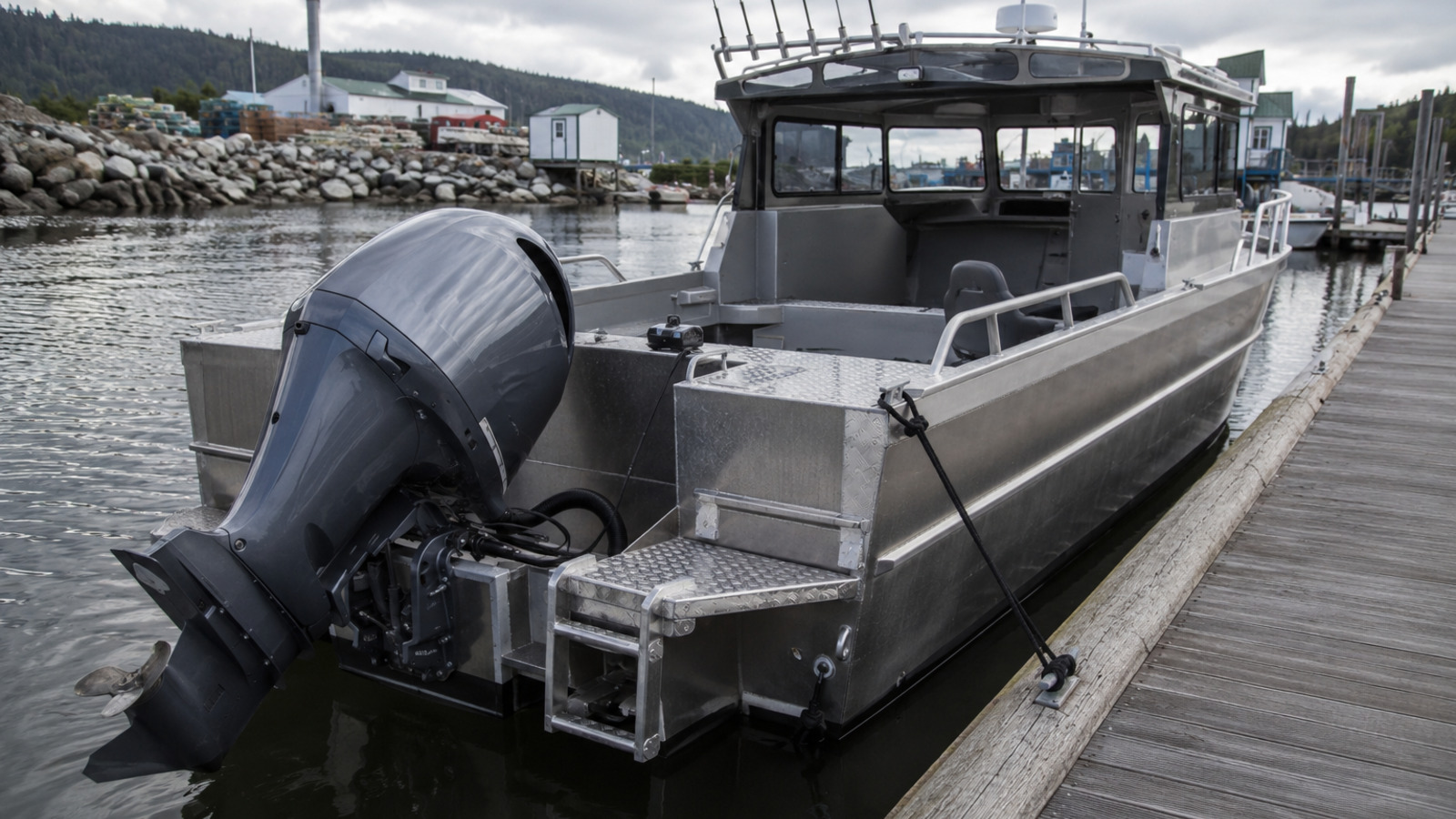 lund alaskan 2075 alaskan stern quarter dock 21