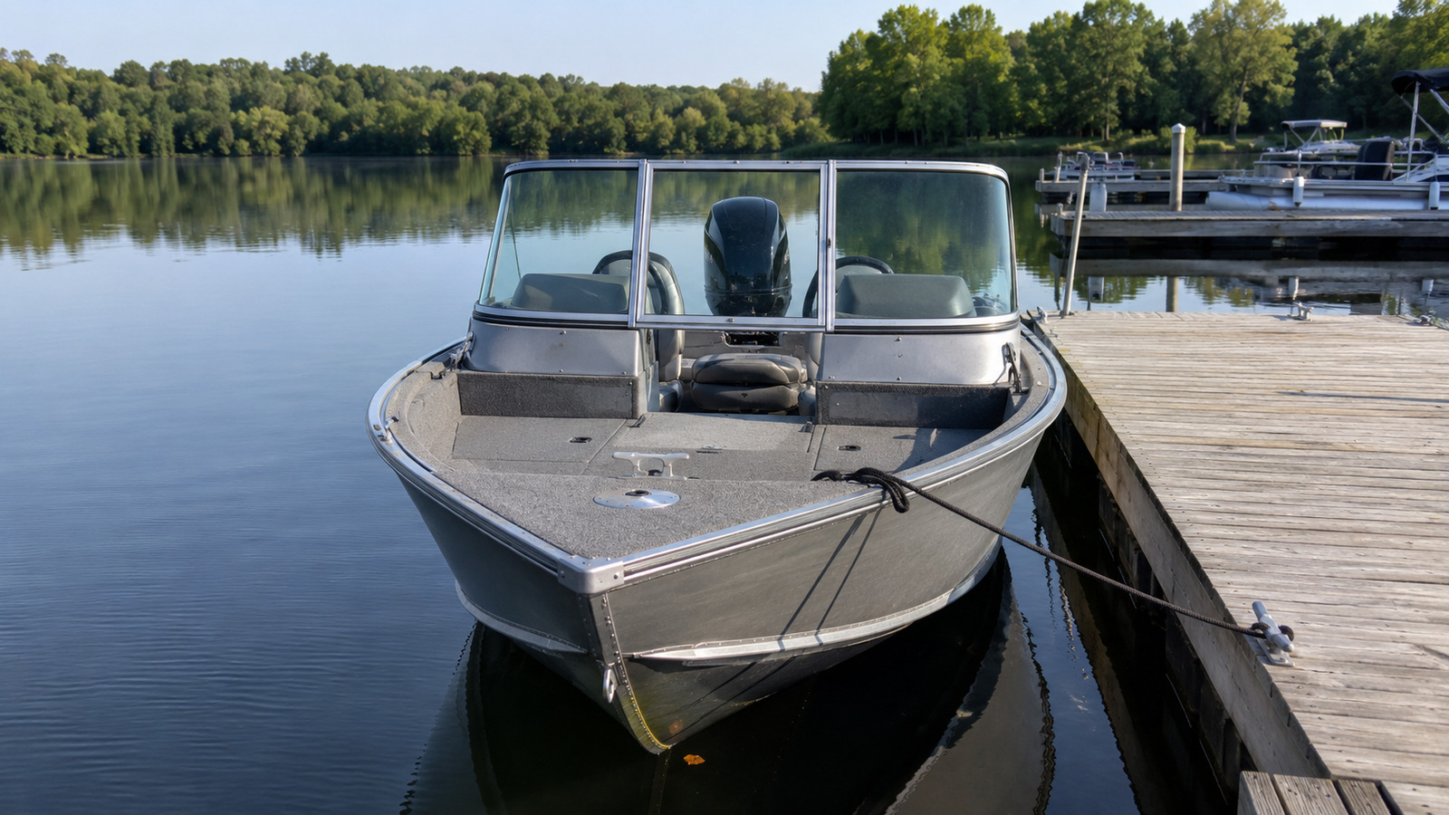 lund angler 1650 bow on dockside 17