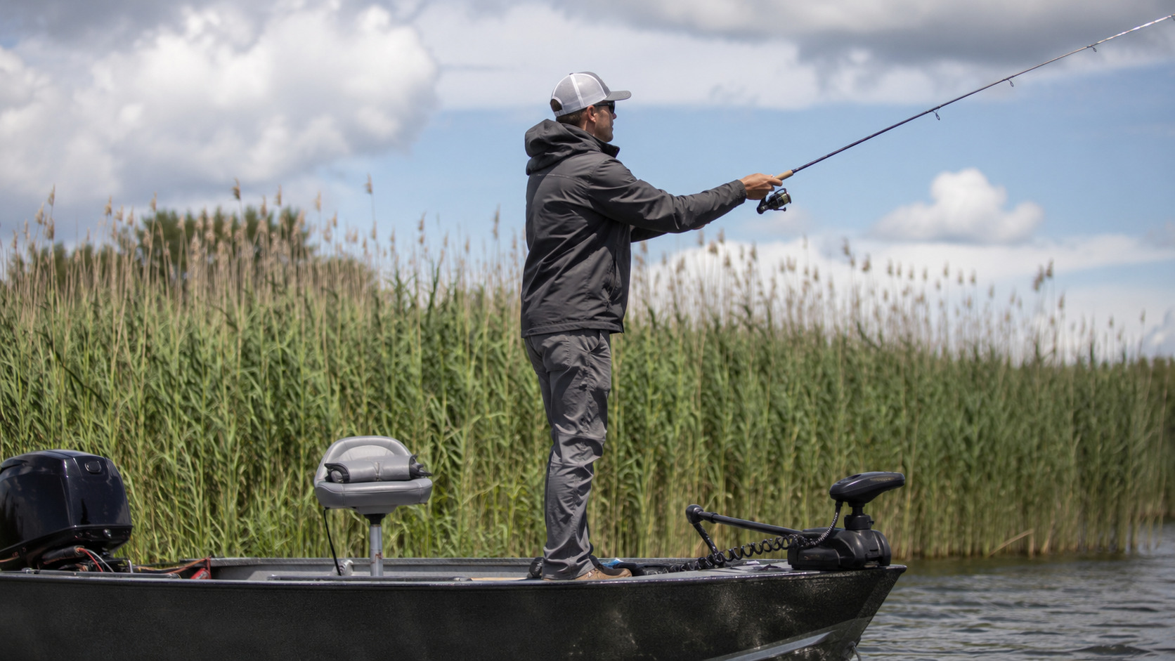 lund angler fishing lifestyle 01