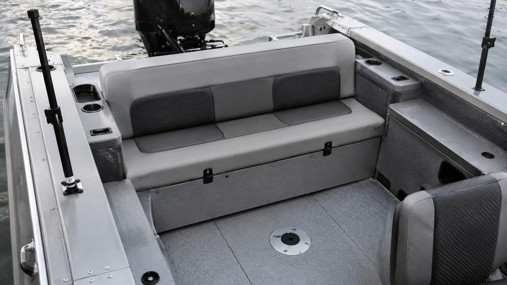 lund crossover xs deck detail 02