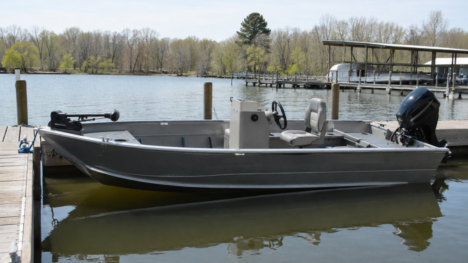 lund explorer 1700 explorer dockside profile 04