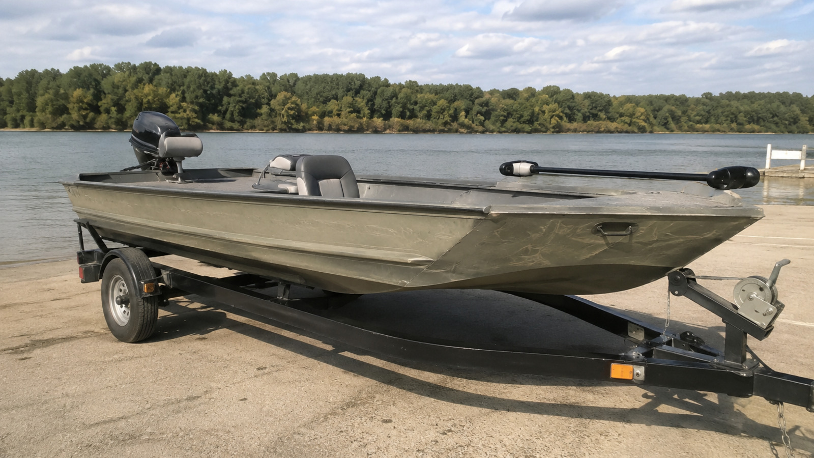 lund explorer 1700 explorer ramp ready side 25
