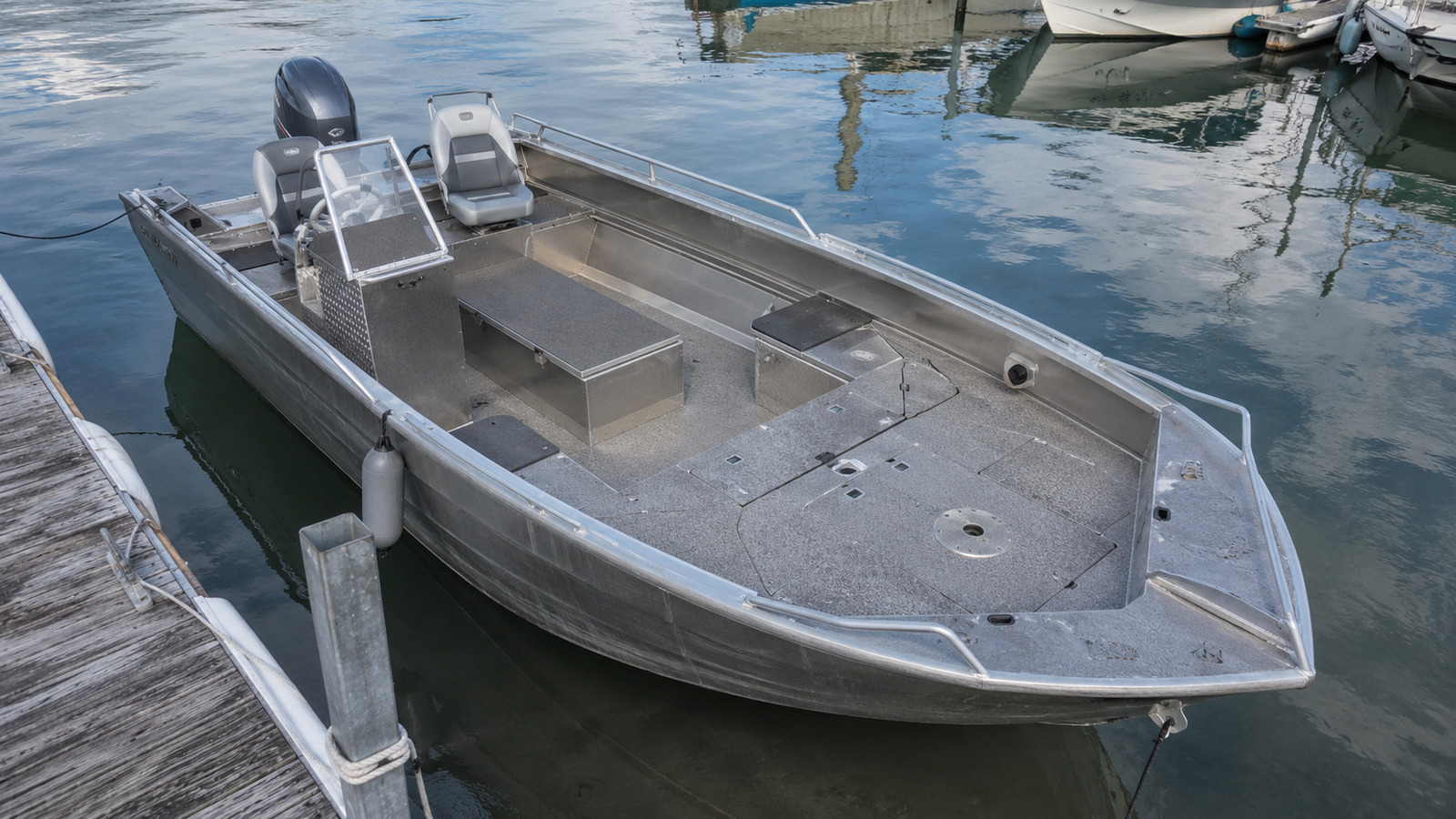 lund explorer 1800 explorer elevated exterior 05