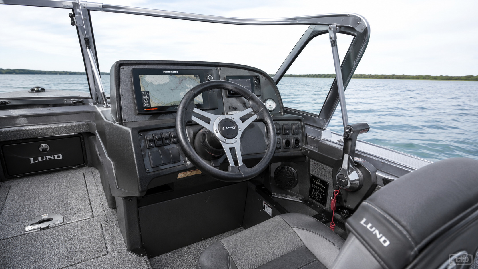 lund explorer helm detail 13