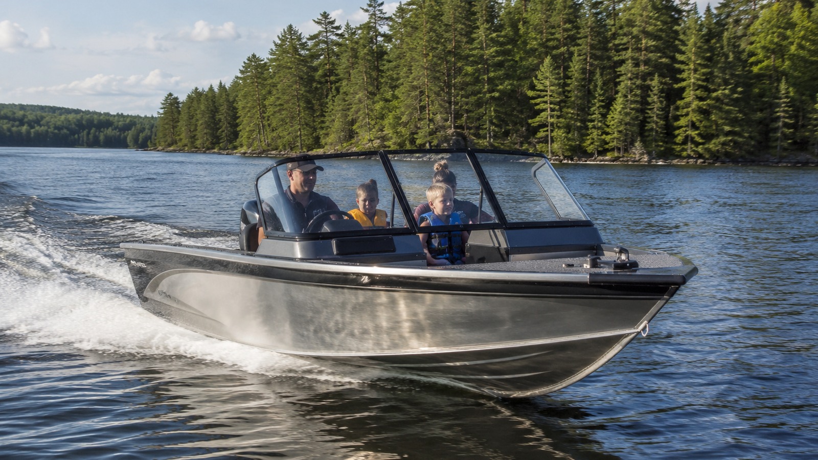 lund impact xs 1775 impact xs front quarter running 02
