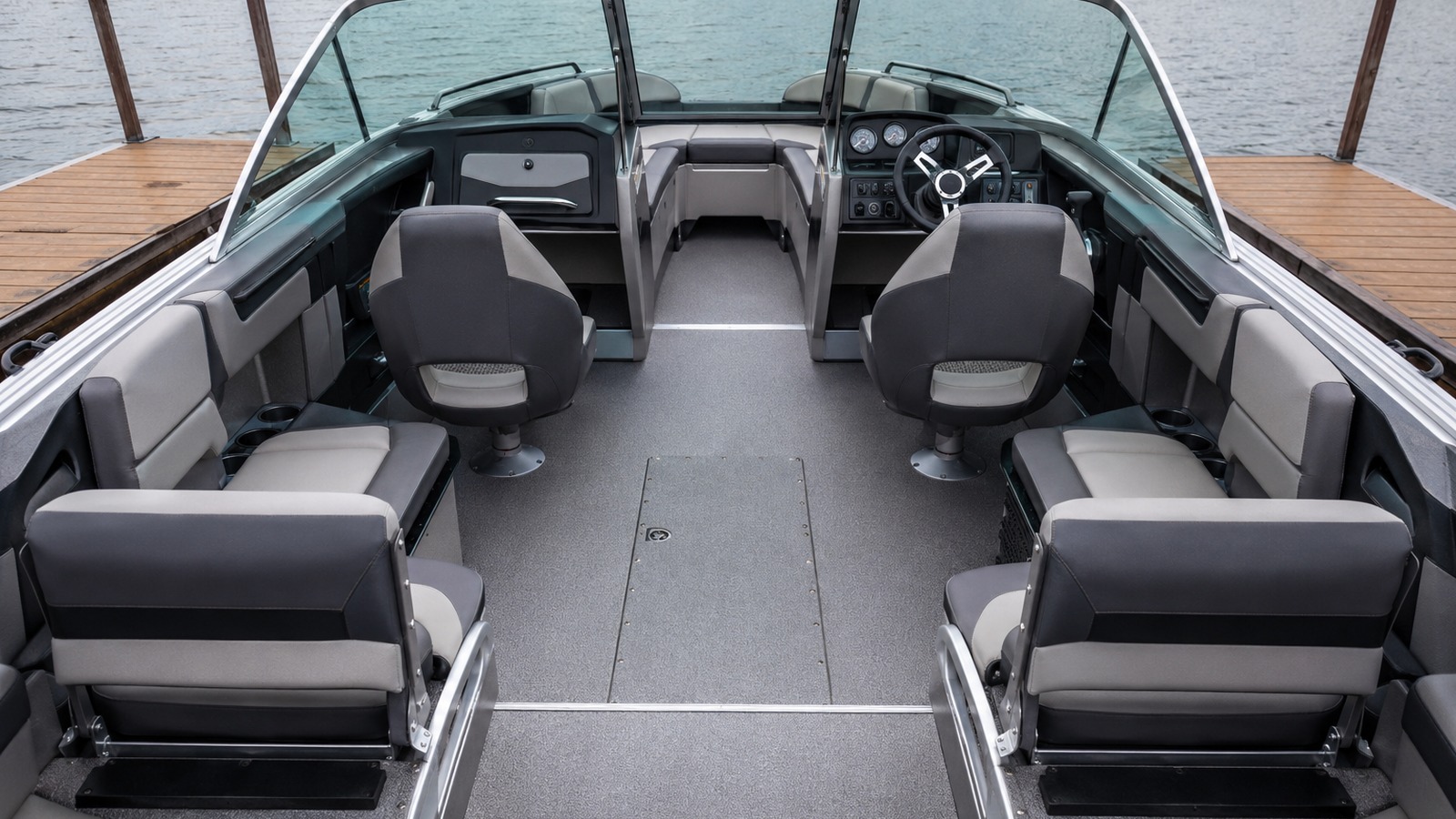 lund impact xs 2075 impact xs cockpit seating angle 07