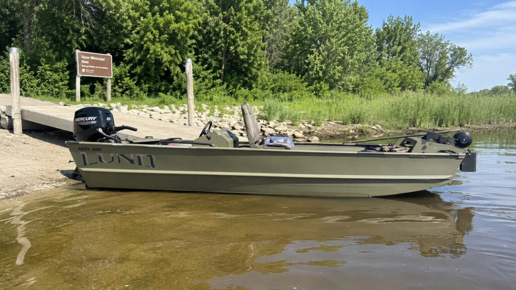 lund mod jon boat dockside profile 10