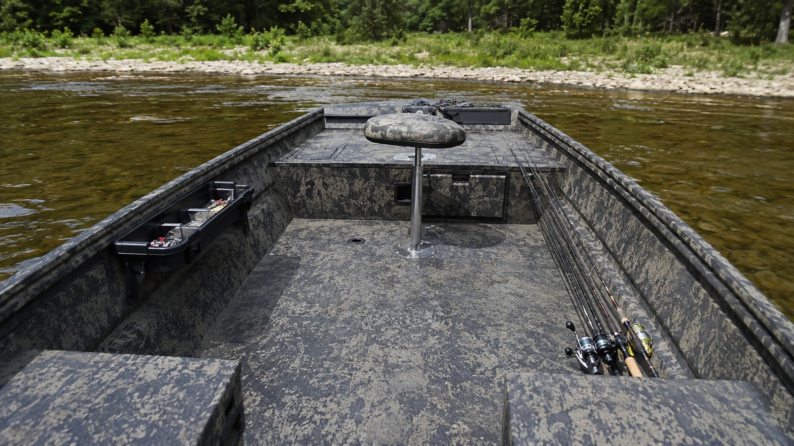 lund predator 1660 predator fishing deck angle 20
