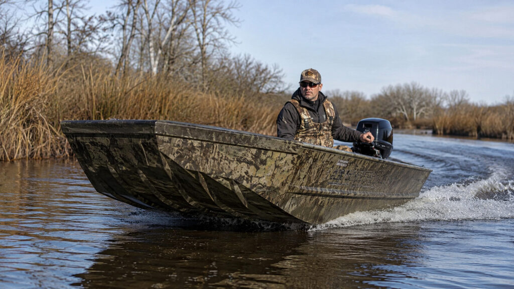 lund predator 1660 predator hero underway 01