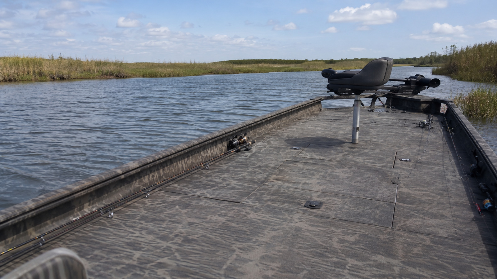 lund predator 1870 predator fishing deck angle 20