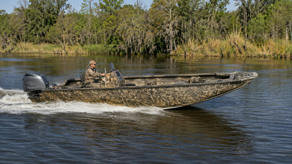 lund predator 2070 predator hero underway 01