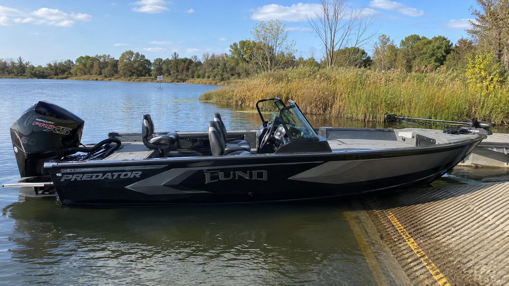 lund predator dockside profile 02